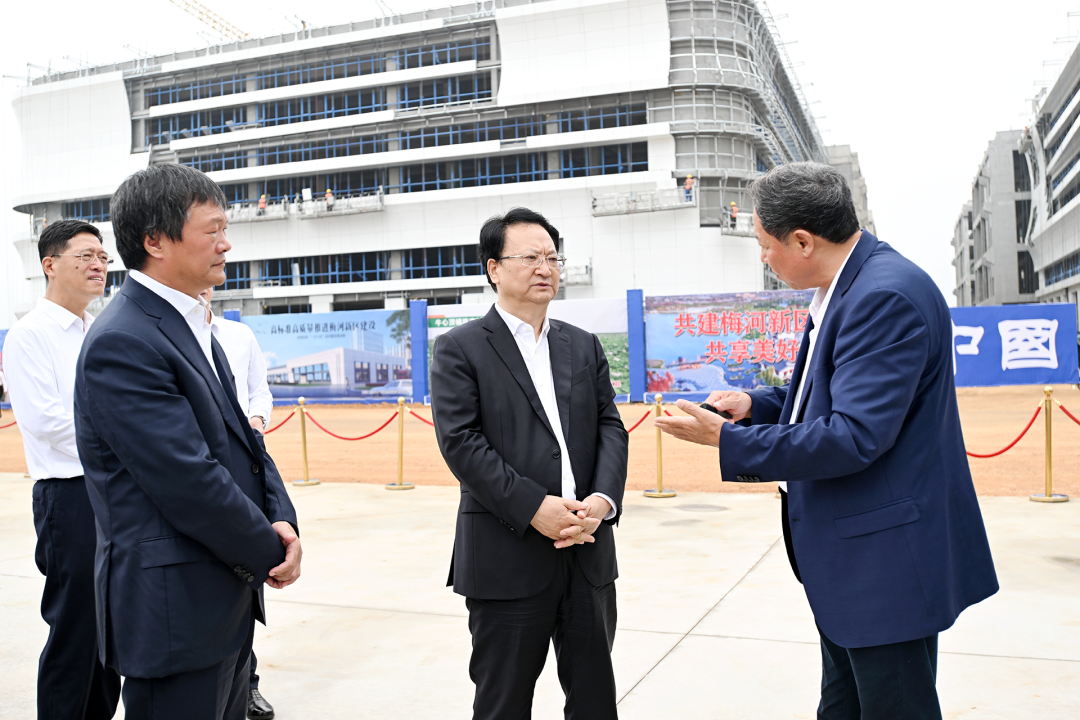 9月9日，省委書(shū)記景俊海到梅河口市調(diào)研，在梅河皓月肉牛產(chǎn)業(yè)綜合加工項(xiàng)目現(xiàn)場(chǎng)詳細(xì)了解肉牛養(yǎng)殖、加工、交易全產(chǎn)業(yè)鏈運(yùn)行情況。.png